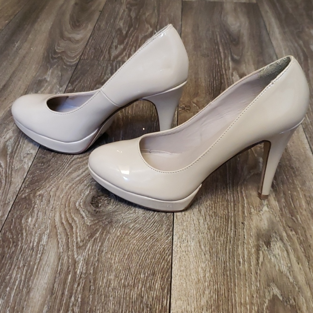 Heels - Picture 4 of 4